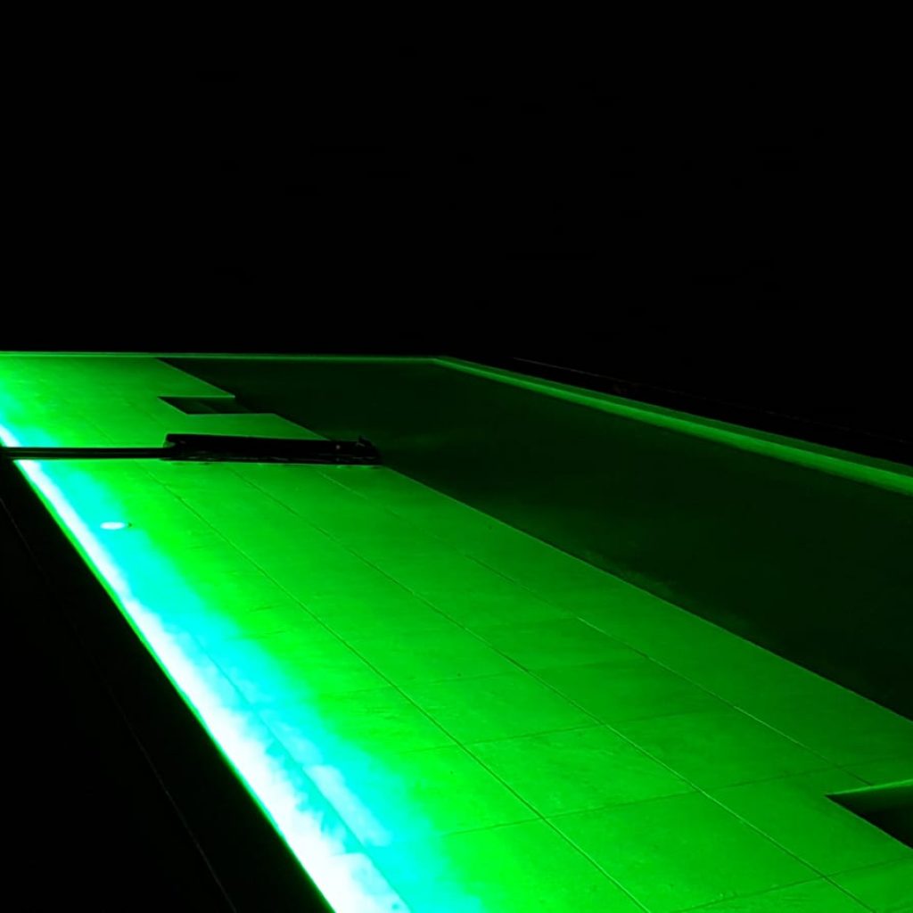 Tira LED acuática iluminación piscina